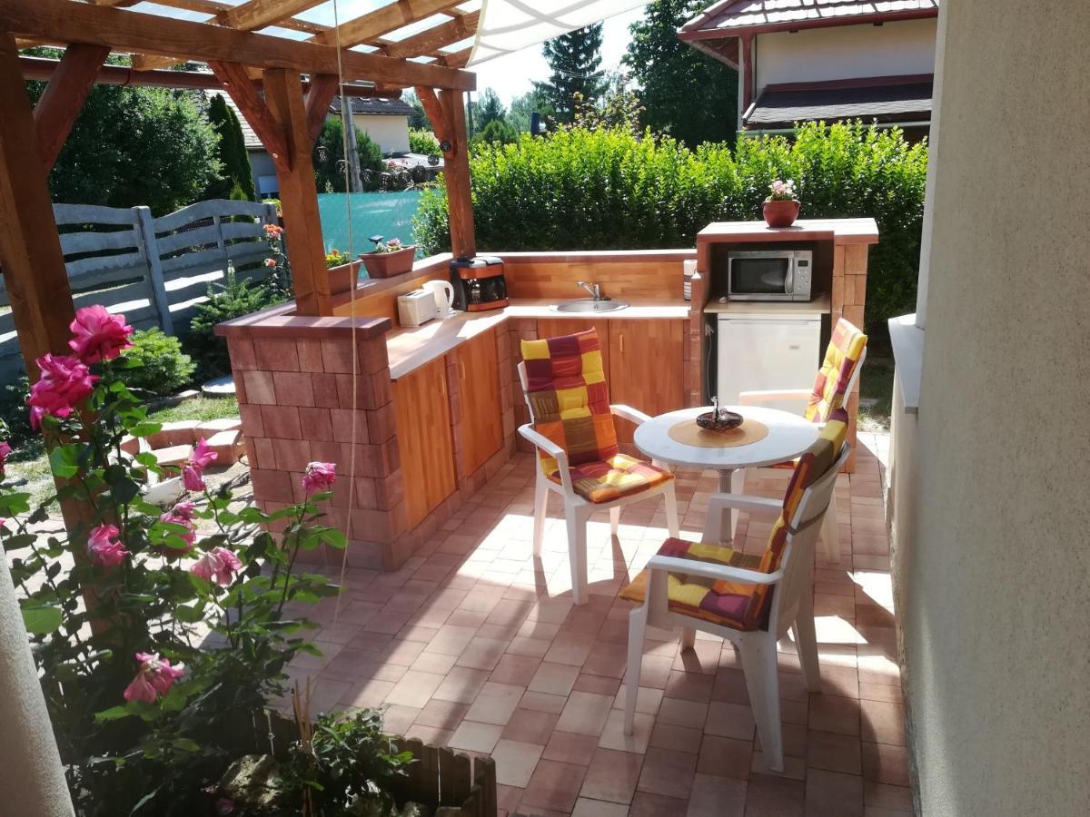 Betty Apartman Balatonfuzfo Exterior photo