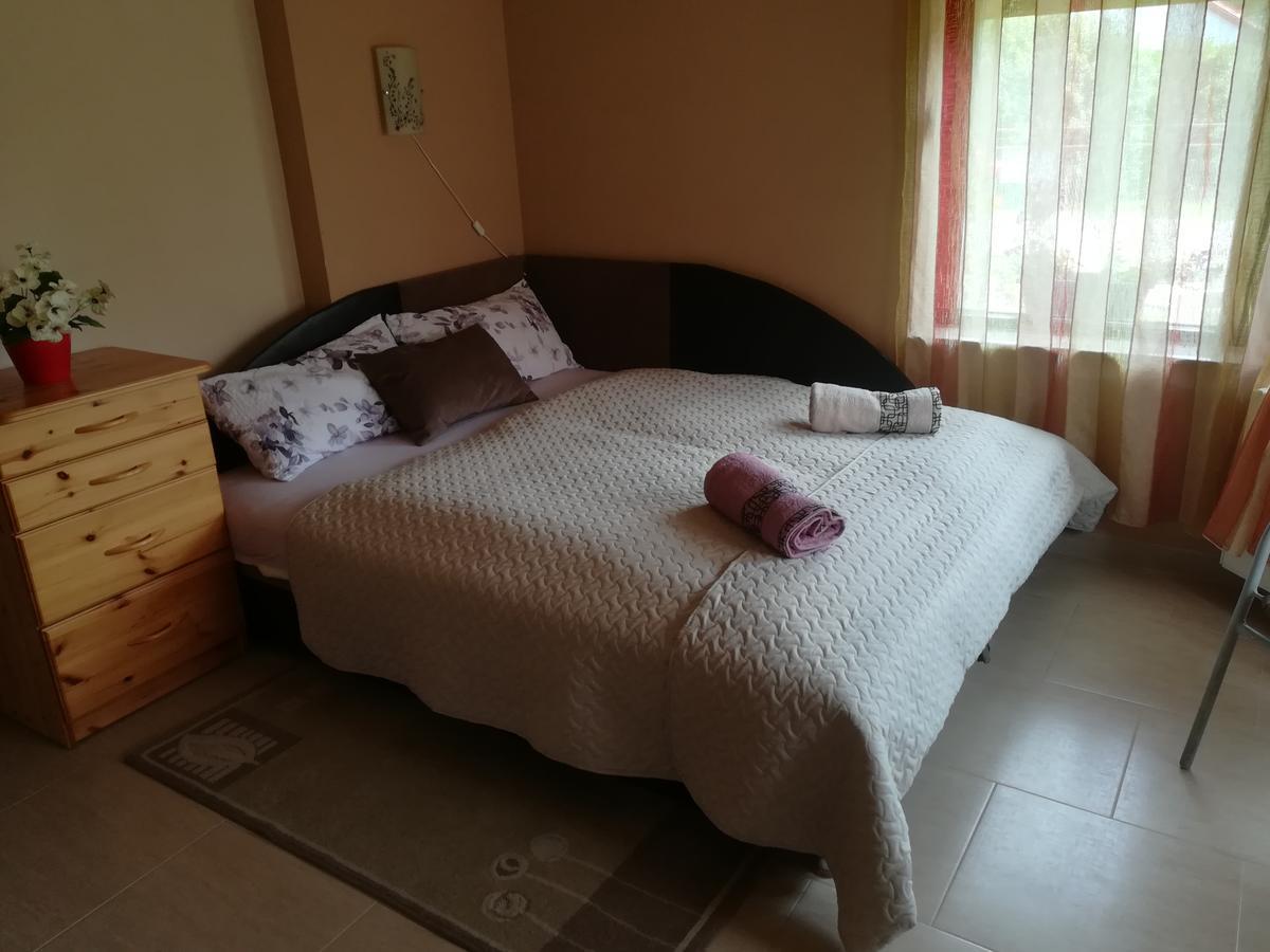 Betty Apartman Balatonfuzfo Exterior photo